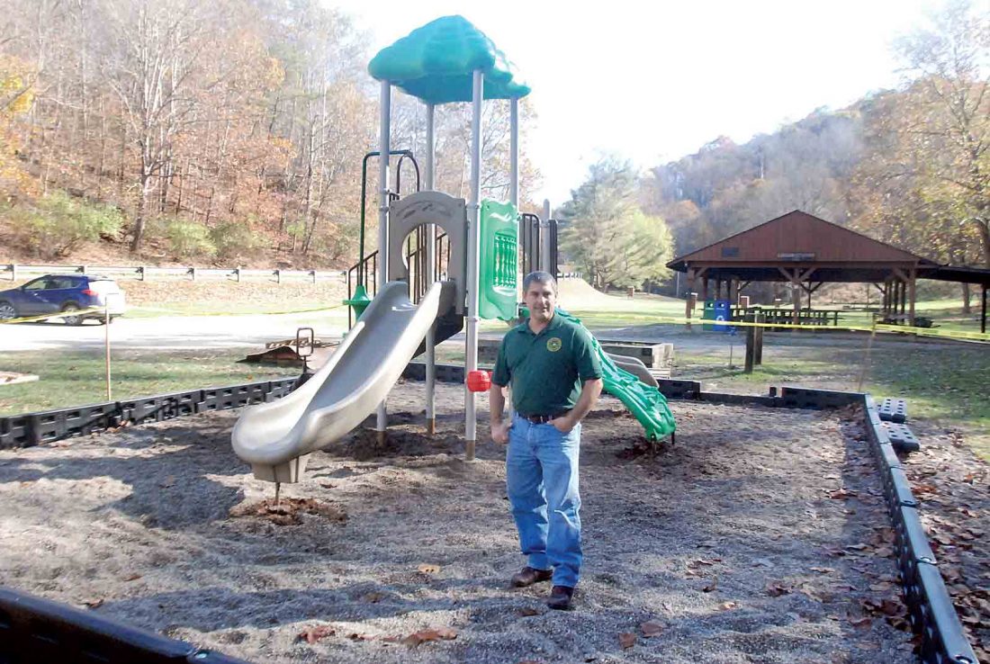 Lowe’s employees install playground piece at Mountwood Park News
